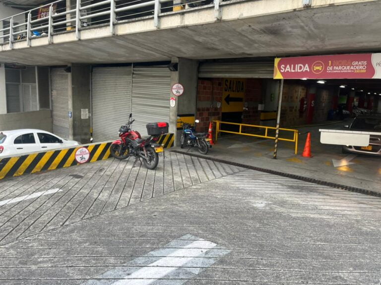 Domiciliarios de Manizales, con parqueo propio en Centro Comercial Cable Plaza