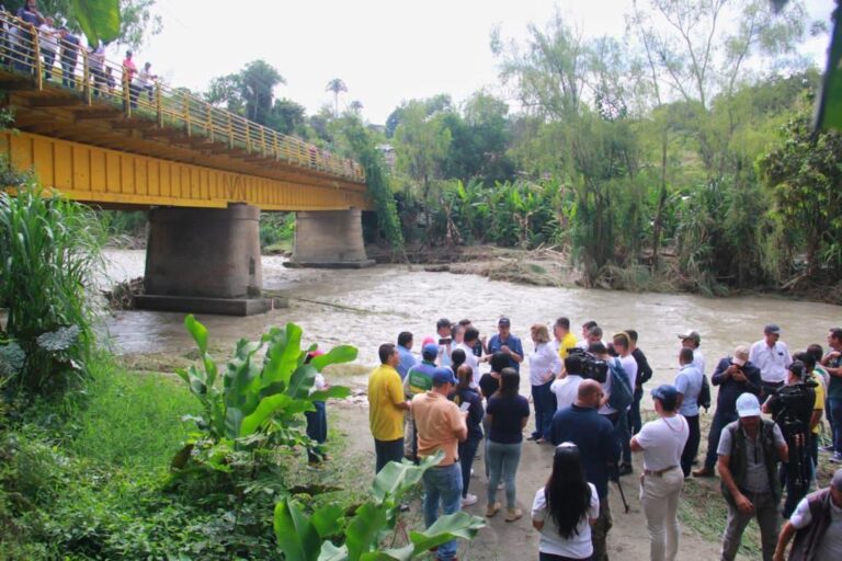 Gobernadores del Quindío y Valle piden auxilio al gobierno nacional para atender la emergencia en Barragán