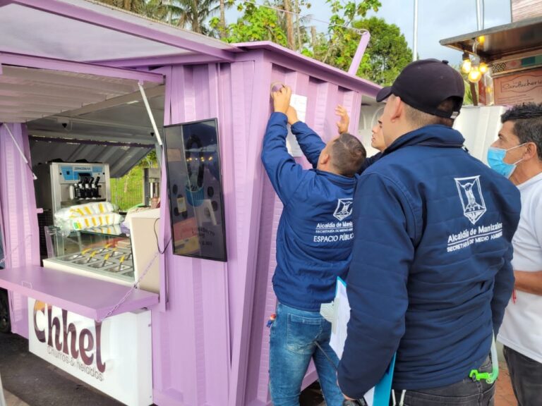 Por orden judicial, Alcaldía entrega aviso de retiro voluntario a comerciantes de Chipre