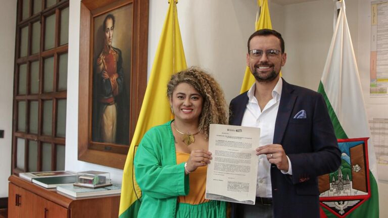 GOBERNADOR DE CALDAS POSESIONÓ A JUANITA ESPELETA COMO SECRETARIA DE INTEGRACIÓN Y DESARROLLO SOCIAL