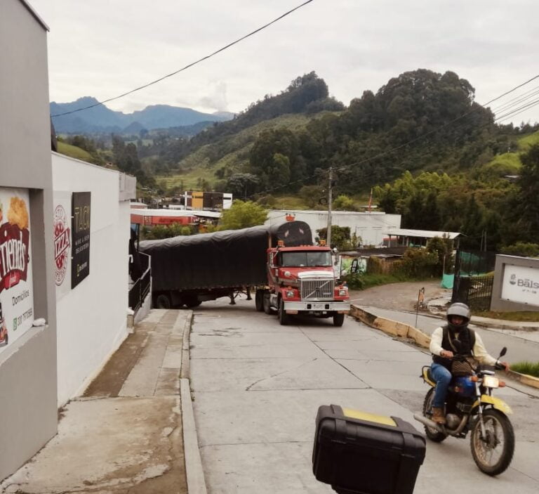 Tapada la entrada a La Florida en Villamaría