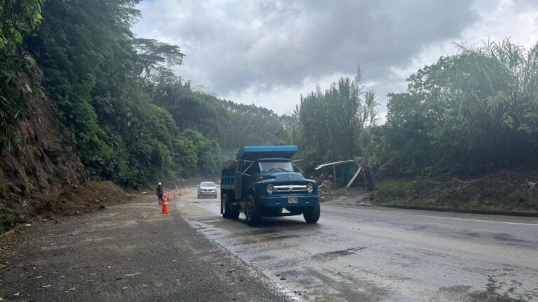 Invías atendió emergencia por deslizamiento en la vía La Romelia-El Pollo