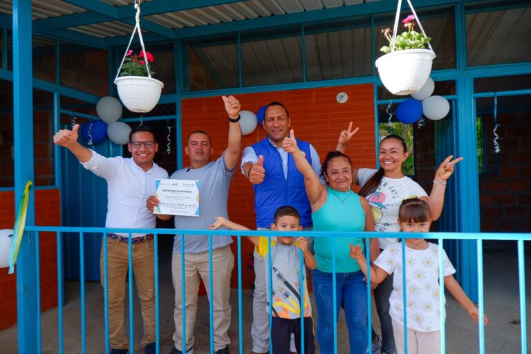 Viviendas como regalo navideño a familias de Viterbo Caldas