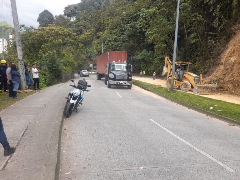 Habilitado paso a un carril  en la avenida Alberto Mendoza