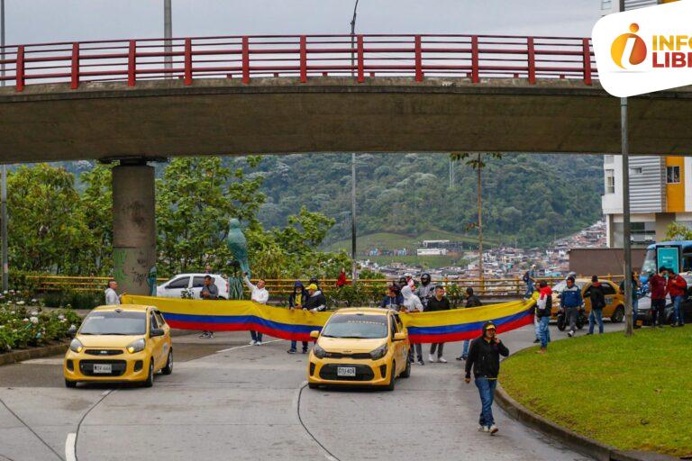 2:30 de la tarde:  Con tranquilidad comienza la tarde en el paro de taxistas en Manizales