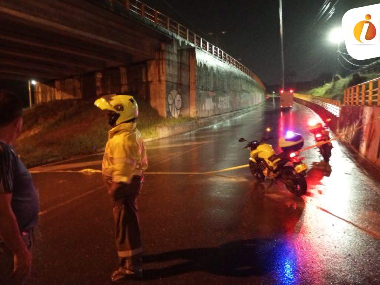 Siguen los derrumbes en la vía Manizales Bogotá, autoridades evalúan ampliar los cierres