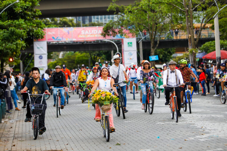 Con flores y alegría, la Feria al Ritmo de Bicicleta se tomará las calles de Medellín